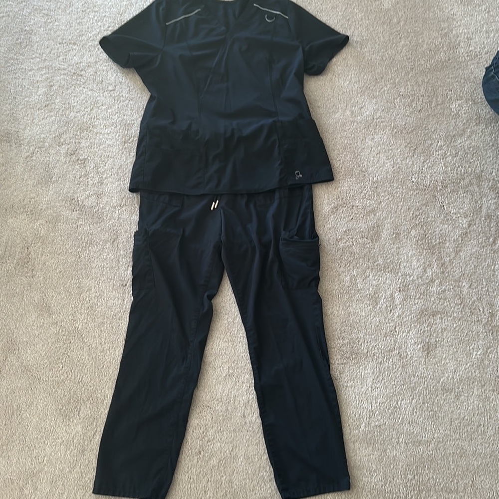 Jaanuu Scrub Set